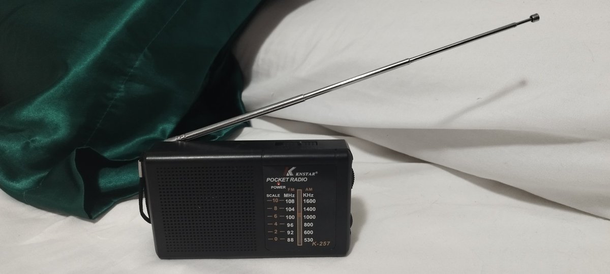 mergosa's tweet image. Que no se pierda nunca la radio.  Cuando todos los medios modernos fallan da gusto escuchar a los grandes profesionales de voz amable que nos mantienen informados. 📻 💞
#Apagón #CorteDeLuz
#Transistor #ILoveRadio
#Electricidad