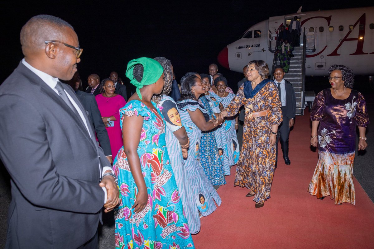 OPDD-Burundi (@opdd_burundi) on Twitter photo SE Denise Nyakeru Tshisekedi <a href="/DeniseNyakeru/">Denise NYAKERU TSHISEKEDI</a>, Première Dame de la #RDC, est arrivée à Bujumbura #Burundi, ce 28.04.2025, dans le cadre d’une mission humanitaire et de plaidoyer en faveur des Congolais déplacés par la guerre à l’Est de ce Pays. SE Denise Nyakeru Tshisekedi <a href="/DeniseNyakeru/">Denise NYAKERU TSHISEKEDI</a>, Première Dame de la #RDC, est arrivée à Bujumbura #Burundi, ce 28.04.2025, dans le cadre d’une mission humanitaire et de plaidoyer en faveur des Congolais déplacés par la guerre à l’Est de ce Pays.