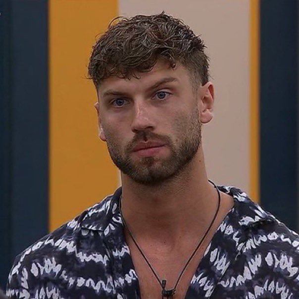 boyindiscretxcx's tweet photo. A QUIEN BANCAN EN ESTA? 

❤️ TATO 

🔁 DEVI 

#GranHermano https://t.co/soYDDnffQL