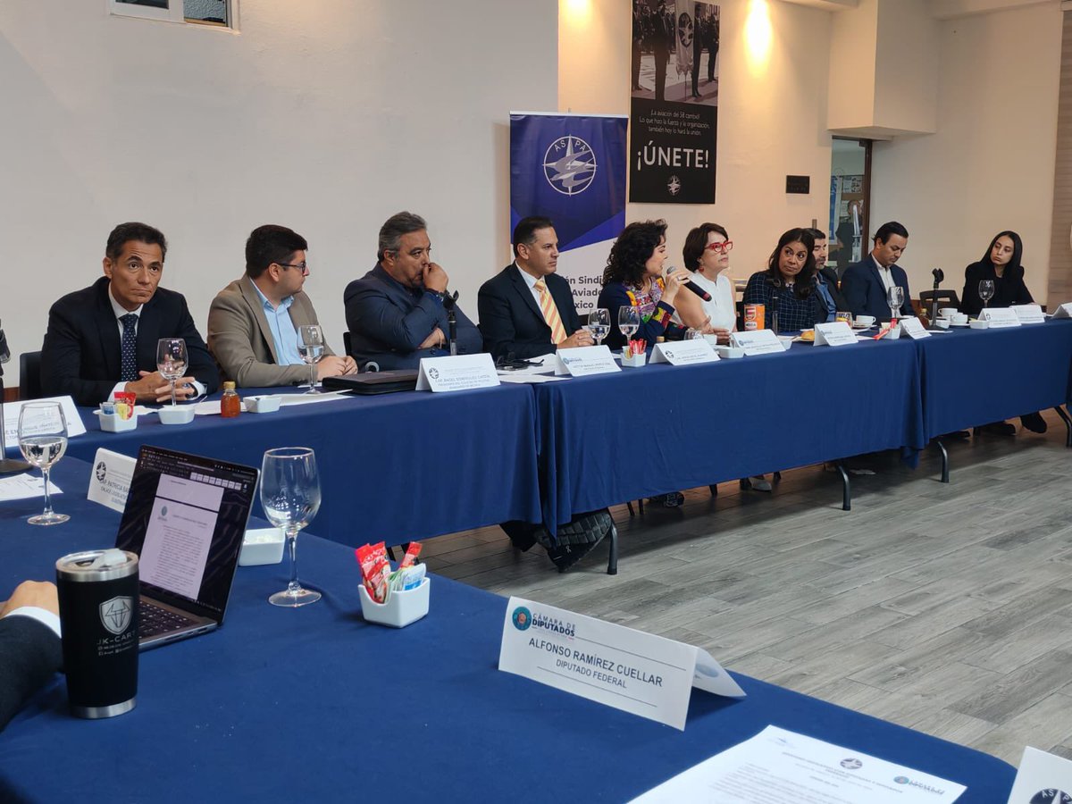 Directivos de ASPA de México se reunieron con legisladores de la LXVI Legislatura 🇲🇽 para impulsar iniciativas en beneficio de la aviación nacional. ✈️

Gracias por su interés y compromiso. ¡Seguimos trabajando!