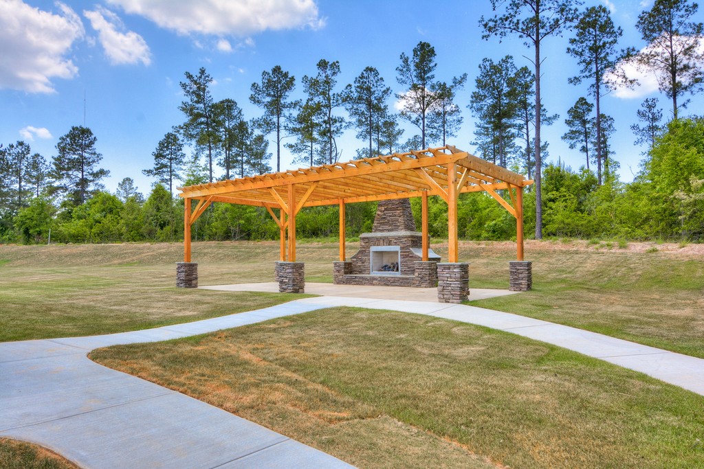 billbeazley's tweet photo. Luxury Lives Outside Too 🌳⁠
At The Retreat at Storm Branch, even the sidewalks feel upscale.⁠
Wide trails, future pickleball courts, outdoor fireplaces, and space to breathe—this is more than a backyard... it’s your own retreat.⁠
⁠
#RetreatLiving #PickleballLife https://t.co/MY4G0AeaDa