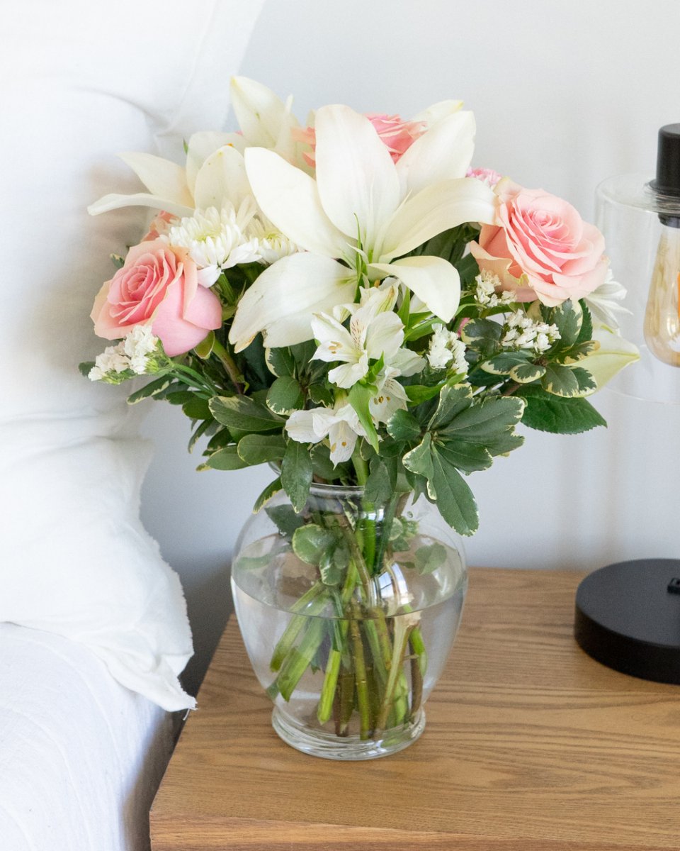 FlowersSend's tweet image. ver received flowers out of nowhere? If not, it’s time to change that. Send some unexpected joy today 🌸✨

#UnexpectedHappiness #JustBecause #SmallActsBigImpact #SendFlowers