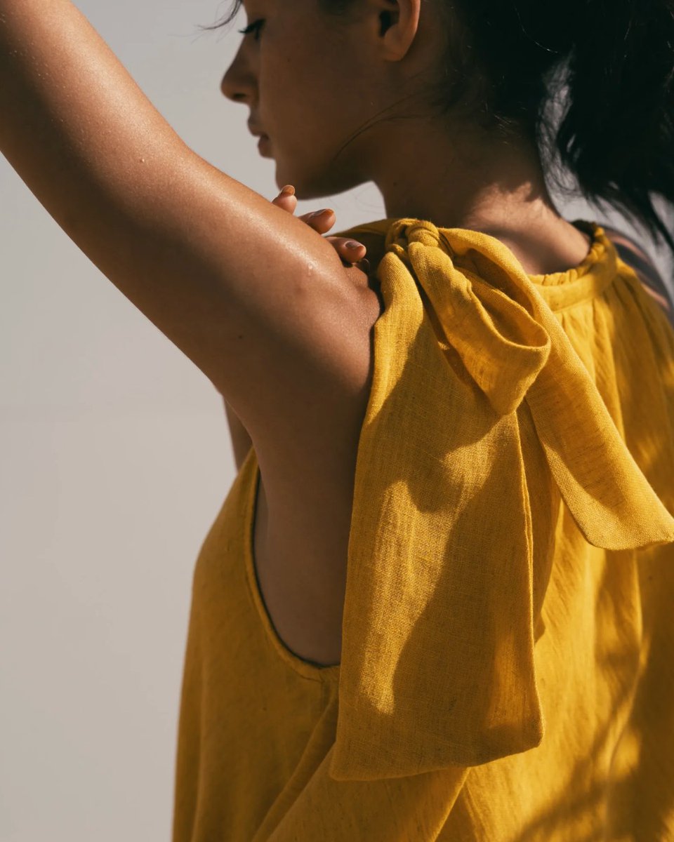 shopsoukra's tweet image. Cut on the bias for a flattering drape, Baraa’s double-lined linen design blends sun-soaked elegance with tailored simplicity. Limited pieces—don’t miss your moment. 🌞

soukra.co/product/diane-…

#yellowsundress #perfectforsummer #fashionandfunction #linenmusthaves