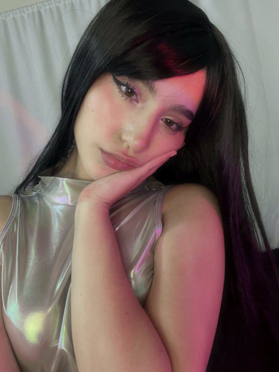 VioletNFLQueen's tweet image. pic to show off this lil cutie daily outfit :)