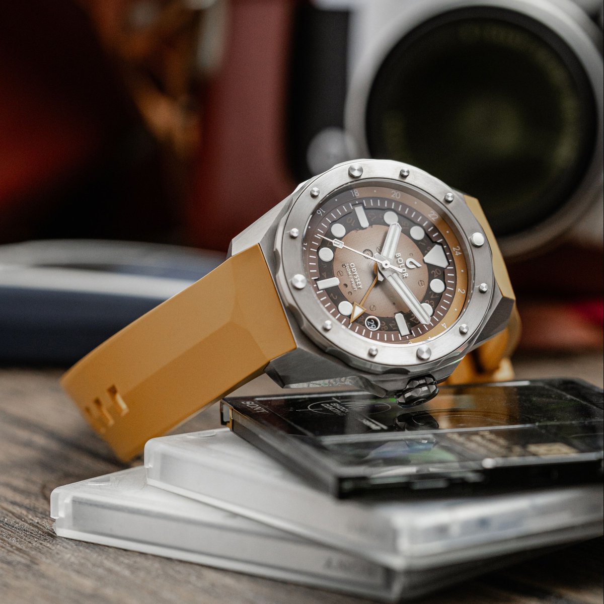 boldrsupplyco's tweet photo. Made for slow mornings and long journeys.
Titanium+ build. 300m water resistance. GMT movement.
Odyssey Amber — steady, like the horizon.

https://t.co/i5x7QXh9gY https://t.co/4biaRpY1yz
