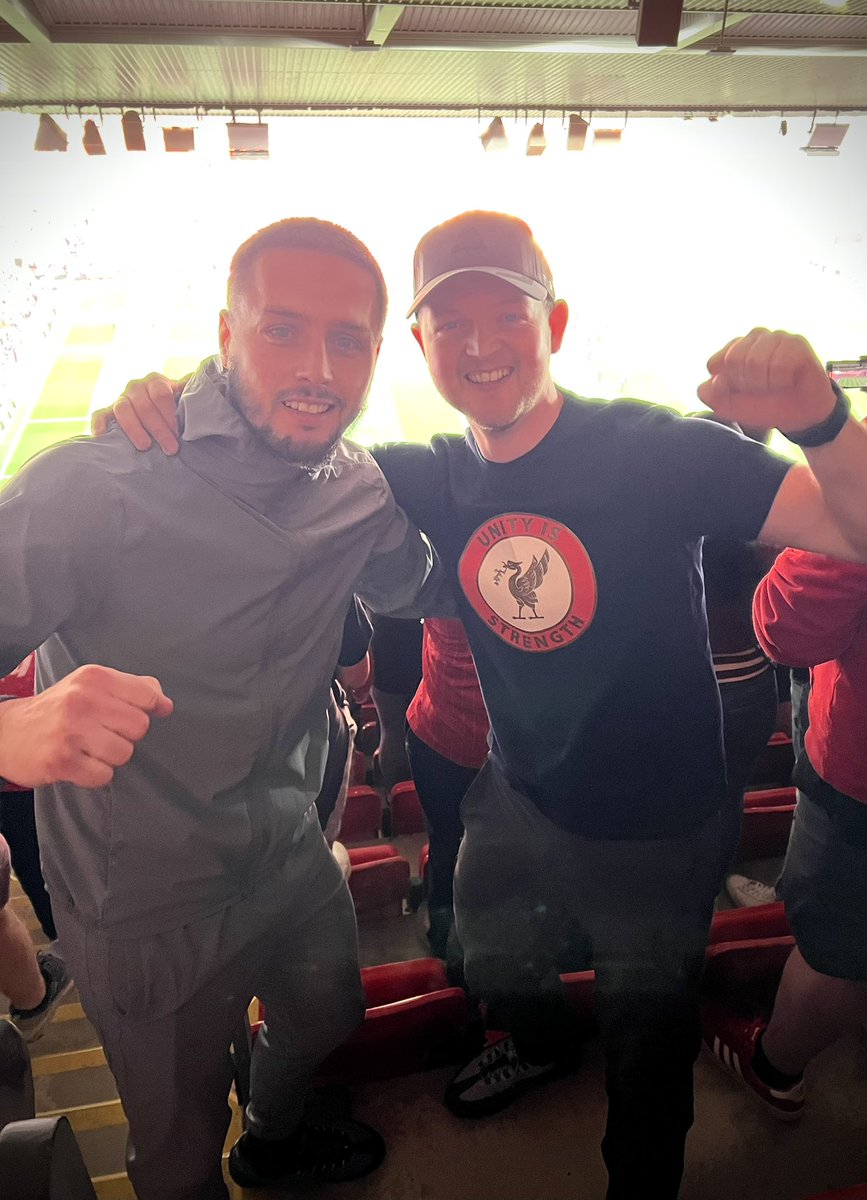 Niall416's tweet photo. Champions 🔴🔴🔴🙌🍻 https://t.co/UA0cPXBUSH