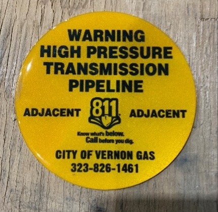 city_of_vernon's tweet photo. Vernon Natural Gas Division has installed markers and warning signs along the natural gas pipeline right-of-way to provide an approximate position of pipes buried underground. More information https://t.co/QBOfJtRVIE
#NaturalGas #ContactDigAlert #CityofVernonCA #SafetyFirst https://t.co/ZbQeQzNMZh