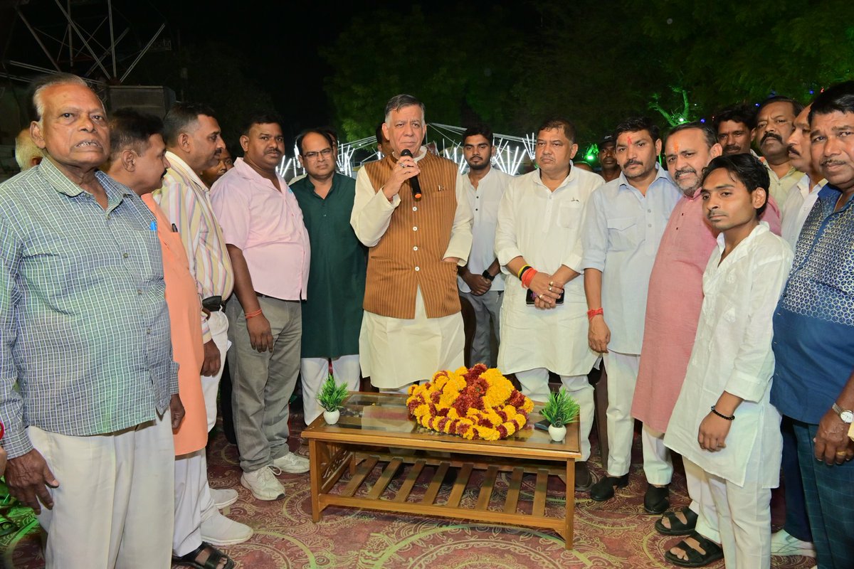 Satishmahanaup's tweet photo. आज कानपुर के लालबंगला स्थित मां फूलमती जन सेवा समिति द्वारा आयोजित मां फूलमती देवी जी के 80वें वार्षिक उत्सव एवं मेले में सम्मिलित हुआ।
माता रानी के दर्शन कर आशीर्वाद प्राप्त किया तथा लोकमंगल की कामना की।
#MaaPhoolmatiDevi🙏
#Kanpur #UttarPradesh https://t.co/3vmJbsE4Mn