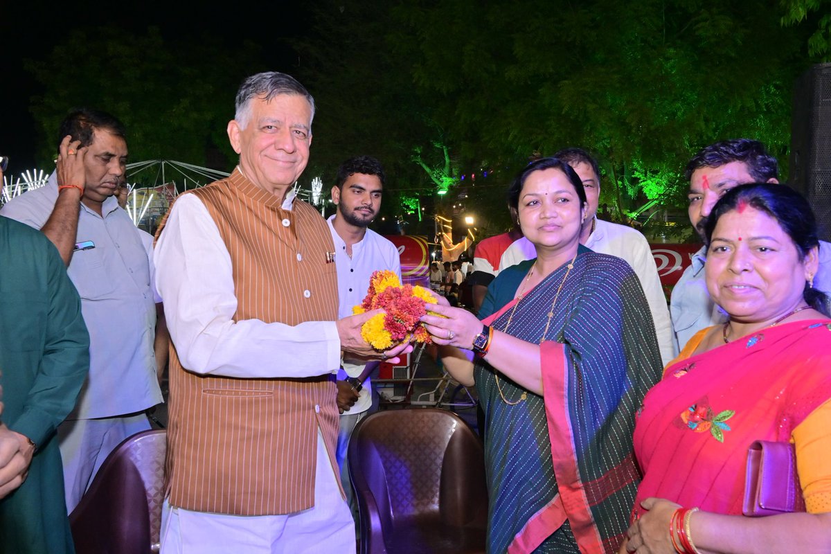 Satishmahanaup's tweet photo. आज कानपुर के लालबंगला स्थित मां फूलमती जन सेवा समिति द्वारा आयोजित मां फूलमती देवी जी के 80वें वार्षिक उत्सव एवं मेले में सम्मिलित हुआ।
माता रानी के दर्शन कर आशीर्वाद प्राप्त किया तथा लोकमंगल की कामना की।
#MaaPhoolmatiDevi🙏
#Kanpur #UttarPradesh https://t.co/3vmJbsE4Mn