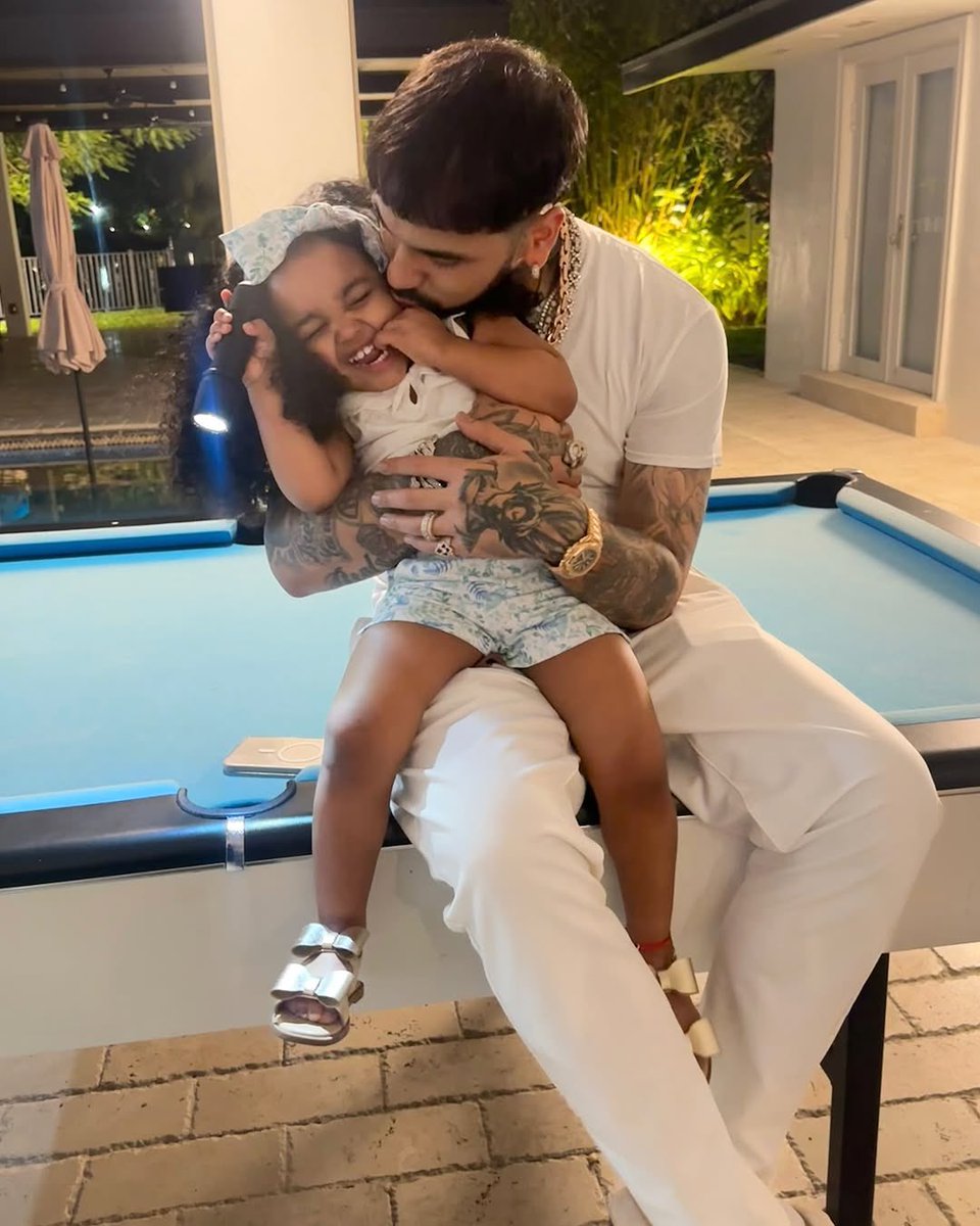 legendanuel's tweet photo. Gianella Gazmey x Anuel AA

Una de las nenas de papi. 🧜‍♀️ https://t.co/EpCcwDmRue