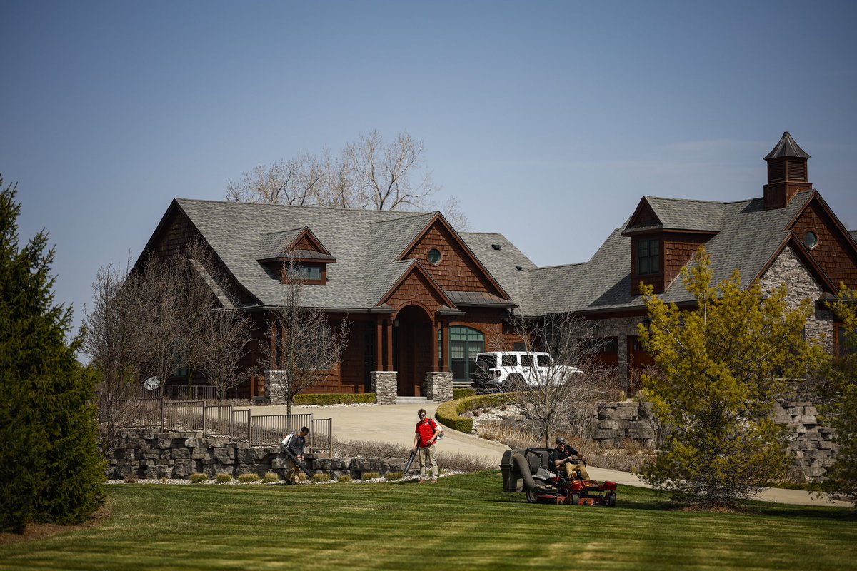 toddsservices's tweet photo. Spring is here—and so is the busiest season for landscaping!

Our team is ready to bring your outdoor spaces to life with reliable, professional service all season long.

#TSI #ToddsServices #Landscape #Michigan #MichiganLandscape #PureMichigan #TeamTSI #LandscapingSeason https://t.co/fcLHm6IKC6