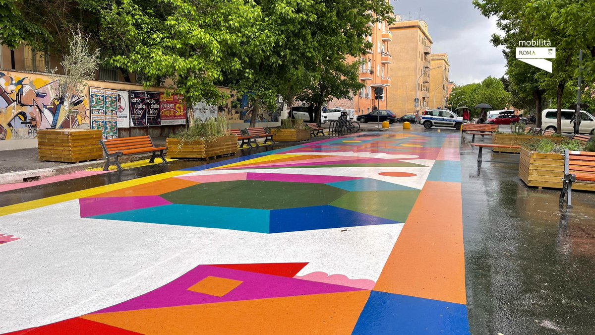 romamobilita's tweet photo. Al #Tufello, la strada scolastica di via Monte Ruggero diventa un’opera di #streetart!
Pedonalizzata, più sicura e colorata, con un albero piantato dai bambini per un quartiere più verde.
Leggi di più 🔗 https://t.co/FcVRDPp5t7
#RSM #StradeScolastiche #ScuoleSicure https://t.co/NJeNCpFJz6