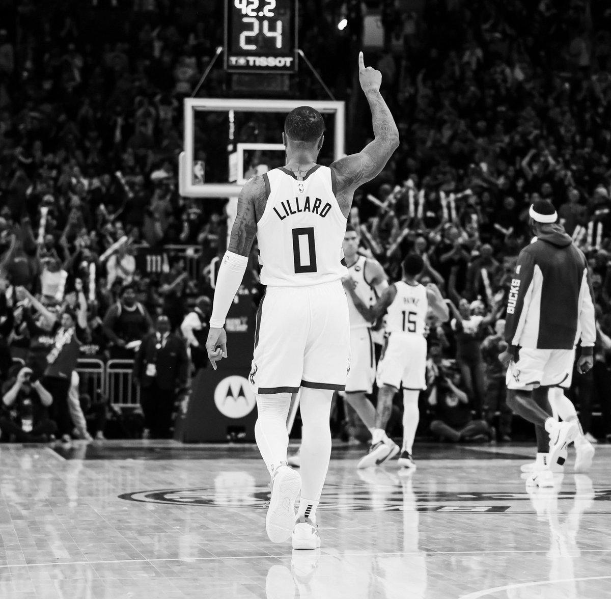 Dame easily could have sat out this series. This is the worst possible outcome that could have happened. He risked his season and potentially his career to help the Bucks. I got nothing but love and respect for him. Hoping for a quick recovery.