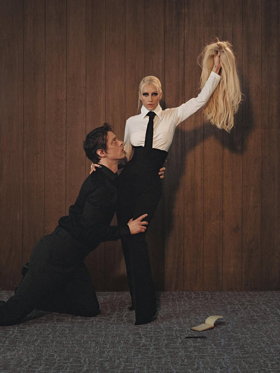 PopCrave's tweet photo. Christina Aguilera looks gorgeous for Carcy Magazine. https://t.co/3hKfdh7YOJ