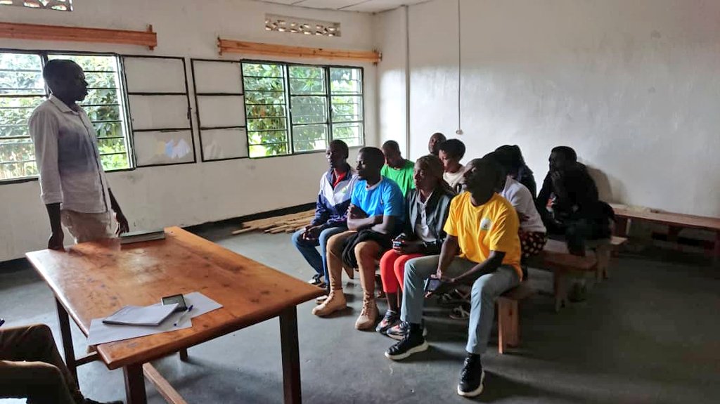 GicumbiN's tweet photo. None ku wa 28/04/2025 urubyiruko rwa @GicumbiDistrict #Mukarangesector rwakoze amahugurwa ku micungire nimikorere y'amatsinda n'umuyobozi ushinzwe imiyoborere myiza ku murenge, Aho batangije itsinda ryitwa MUKARANGE YOURTH FOR DEVELOPMENT. https://t.co/YMEFIZx4MA