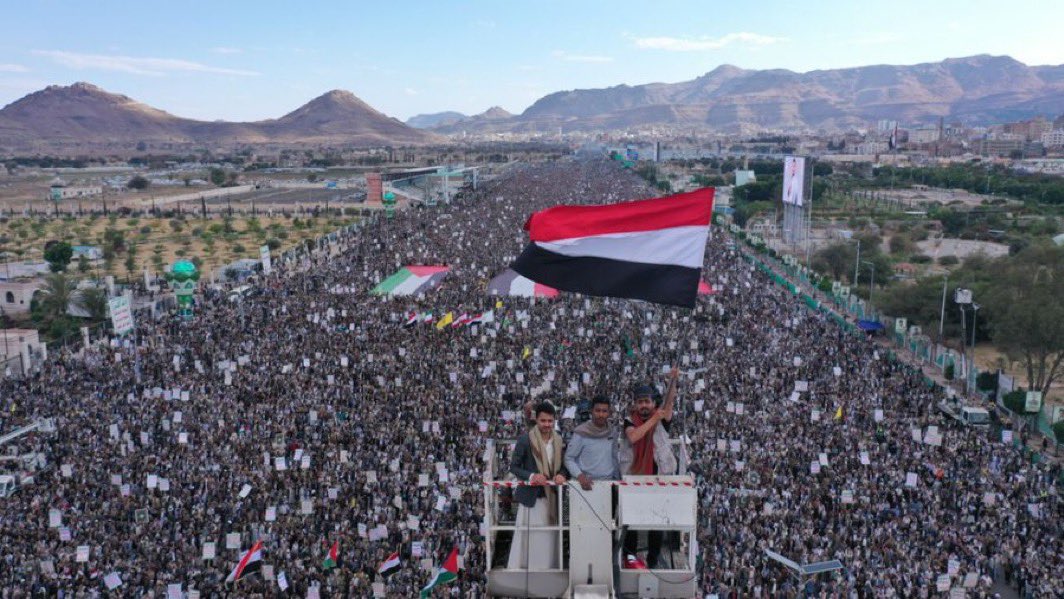 الروح هي أغلى ما يملكه الإنسان ولكنه يقدمها فقط في سبيل ما يؤمن به، والشعب اليمني قرر ألا يقدمها إلا في سبيل الله ونصرة المستضعفين.
#يمن_الواثقين_بالله