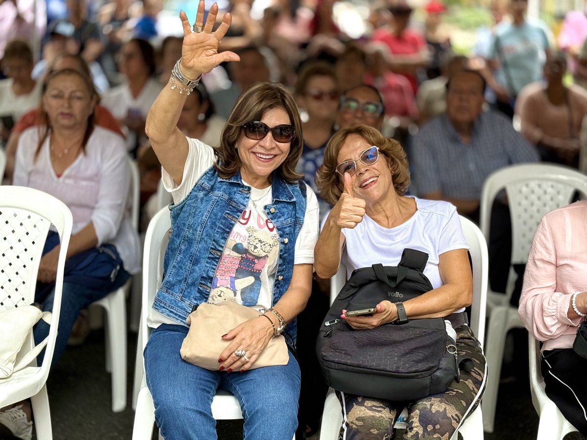 concejosabaneta's tweet photo. Así se vivió la retreta municipal Tulio Alberto Mejía Garcés, en homenaje a José Félix de Restrepo Vélez.

#RetretaMunicipal #ConcejoSabaneta #CercaDeTi https://t.co/RcrLm8MrIm