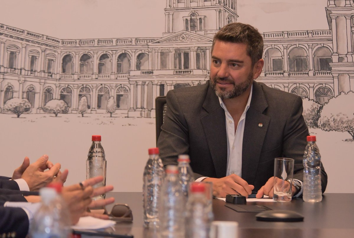 Vicepresidencia de la República del Paraguay (@viceparaguay) on Twitter photo El presidente en ejercicio, <a href="/AllianaPedro/">Pedro Alliana</a>, encabezó una reunión con legisladores de ambas cámaras del Congreso Nacional para conversar sobre varios proyectos de la agenda legislativa que serán debatidos en los próximos días. El presidente en ejercicio, <a href="/AllianaPedro/">Pedro Alliana</a>, encabezó una reunión con legisladores de ambas cámaras del Congreso Nacional para conversar sobre varios proyectos de la agenda legislativa que serán debatidos en los próximos días.
