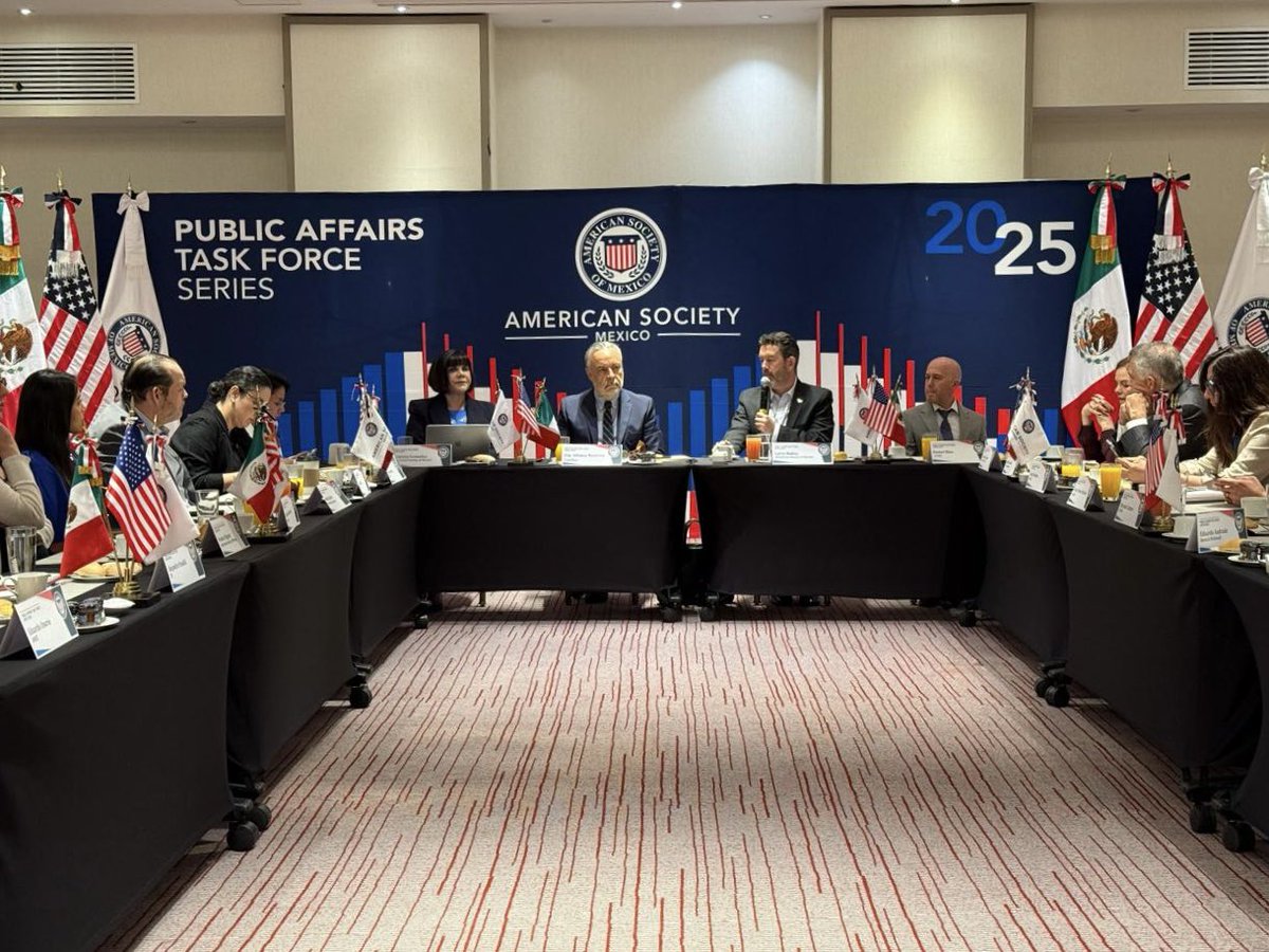 Conversamos con los líderes de las principales empresas norteamericanas, quienes expresaron gran confianza en nuestro país. Coincidimos en fortalecer los lazos comerciales del T-MEC y en reconocer la importancia de abrir un gran debate sobre la Ley de Telecomunicaciones y