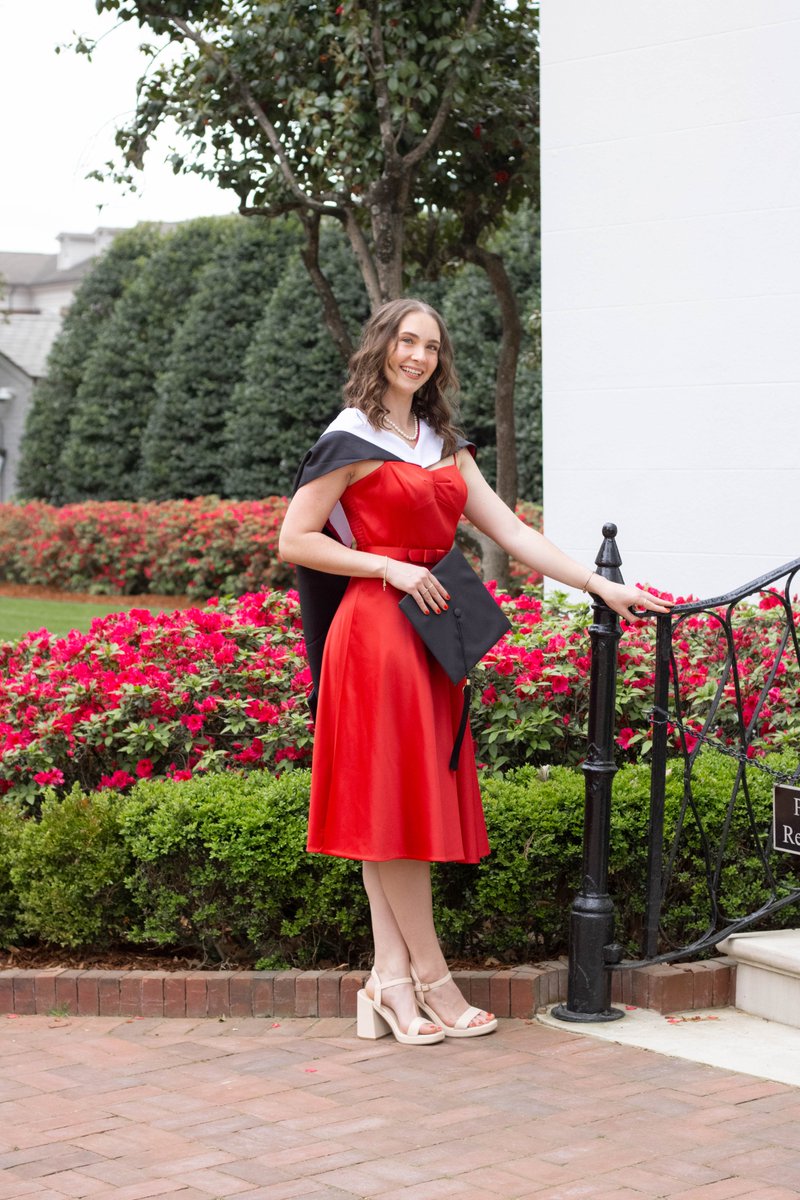 Congrats to Veronica Campbell from the Yoder Lab for successfully completing her MA project, "The Crossroads of Genetics and Socioeconomic Status: Where Epigenetic Changes and Modern-Day Exposures Meet to Increase Disease Risk in Underserved Populations"!