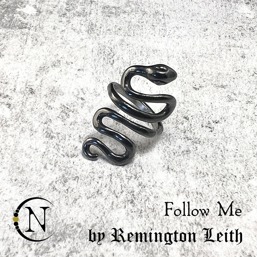 NeverTakeitOff's tweet photo. 🐍 @remingtonleith’s FOLLOW ME stainless steel gunmetal ring is such a popular addition to his line! Head straight over to his page and secure your very own along with some other corresponding goodies to get ready for their upcoming tours!
https://t.co/zXRBmPGa15 https://t.co/gBrafD8KLO
