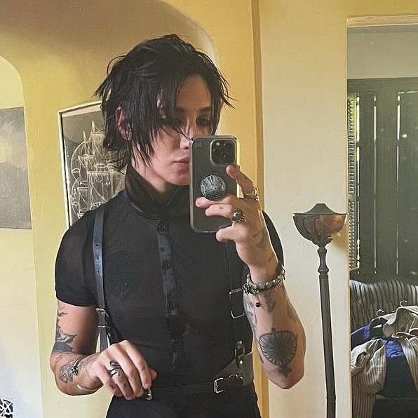 NeverTakeitOff's tweet photo. 🐍 @remingtonleith’s FOLLOW ME stainless steel gunmetal ring is such a popular addition to his line! Head straight over to his page and secure your very own along with some other corresponding goodies to get ready for their upcoming tours!
https://t.co/zXRBmPGa15 https://t.co/gBrafD8KLO