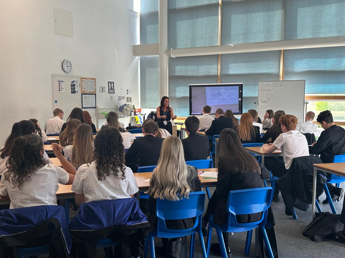 Year 11 are getting ready for their C1 Literature exam in enrichment this evening. Bring it on! 📚✍️📖 #Macbeth #EnglishLiterature #ProudofDarton