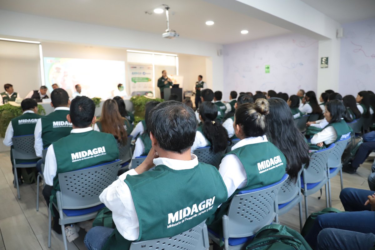 Uegps_Midagri's tweet photo. 📢 ¡Arrancamos en AREQUIPA la #ESCO2025!
Con el lanzamiento oficial, iniciaremos el estudio de costos de producción de la alfalfa 🌿, clave para fortalecer la planificación agraria en la región. https://t.co/OImkzJ58sI