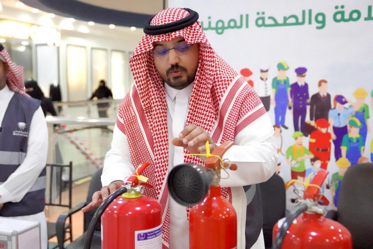 joufhealth's tweet photo. فعّل المختبر الإقليمي بالتعاون مع #فرع_وزارة_الصحة_بمنطقة_الجوف ممثلاً #بالتطوع_الصحي، حملة توعوية حول السلامة والصحة المهنية، وذلك في مجمع الجوف بلازا، وتستمر الحملة لمدة خمسة أيام. https://t.co/PHShG3bYy1