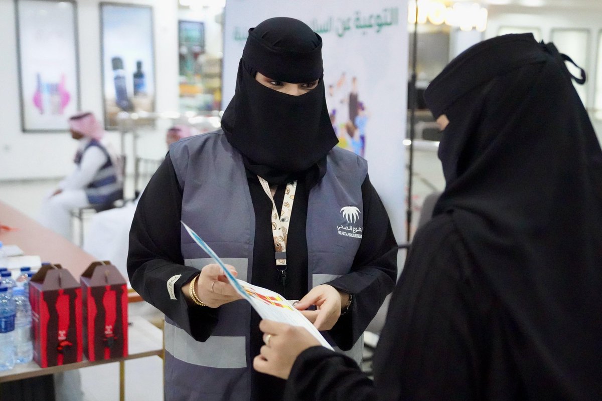 joufhealth's tweet photo. فعّل المختبر الإقليمي بالتعاون مع #فرع_وزارة_الصحة_بمنطقة_الجوف ممثلاً #بالتطوع_الصحي، حملة توعوية حول السلامة والصحة المهنية، وذلك في مجمع الجوف بلازا، وتستمر الحملة لمدة خمسة أيام. https://t.co/PHShG3bYy1