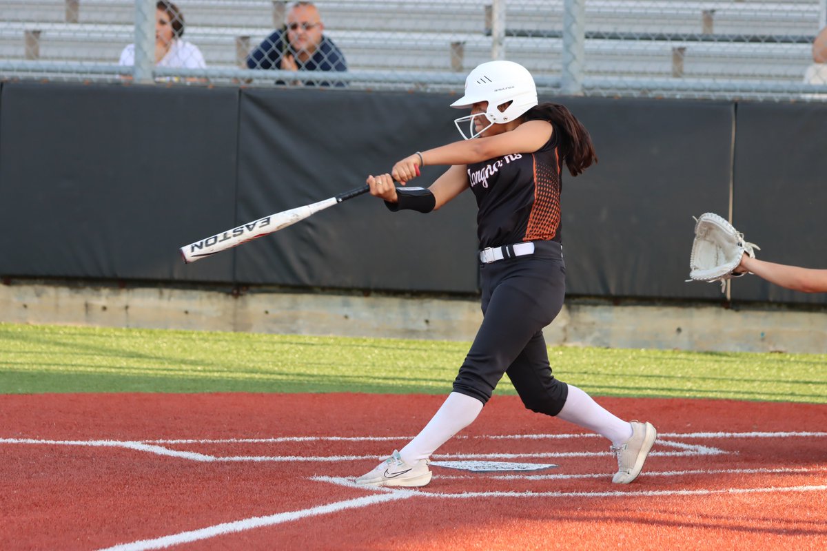 dallasathletics's tweet photo. PHOTO GALLERY: W.T. White vs. Samuell in Bi-District Softball Playoffs on Friday at Elsie Moreno Softball Complex. #PlayBIGDallas 🥎

More 📸 of both teams on Flickr: https://t.co/NQ9lvtWfaZ https://t.co/FTLkIpOFE4