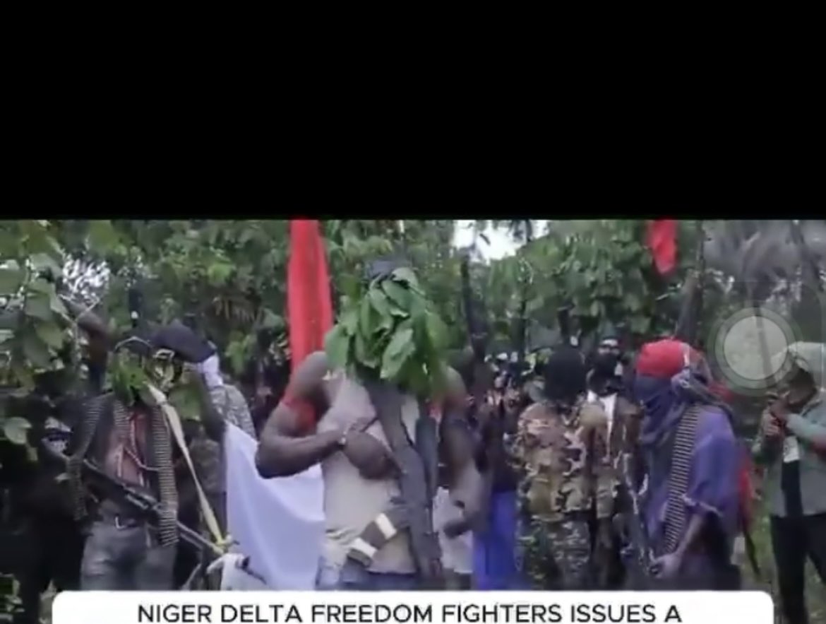 Samuel Kamalu (@kamalu_samuel) on Twitter photo As more evidence is being presented to security agencies regarding the militancy burning of the Rivers State House of Assembly complex.
The two major suspects:
▫️illegal House of Assembly member Hon. Ehie Ogerenye Edison
▫️One (<a href="/AmbChijioke/">Chijioke Ihunwo</a>).
Will be arrested Soon As more evidence is being presented to security agencies regarding the militancy burning of the Rivers State House of Assembly complex.
The two major suspects:
▫️illegal House of Assembly member Hon. Ehie Ogerenye Edison
▫️One (<a href="/AmbChijioke/">Chijioke Ihunwo</a>).
Will be arrested Soon