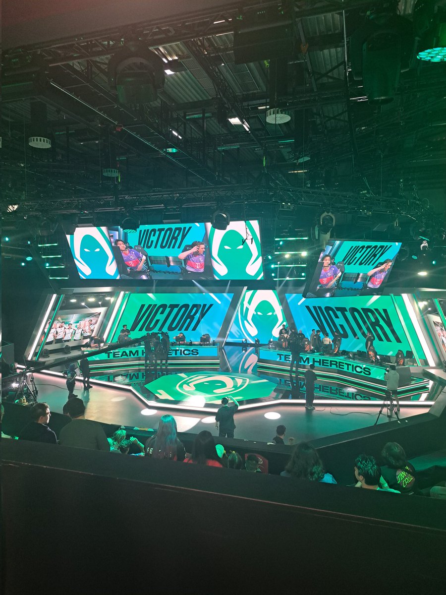 Step by step but lately the guys started to run. 

Another 2-0 win against SK in the LEC that puts us in the Top 4 for now. 🤝

#VamosHeretics