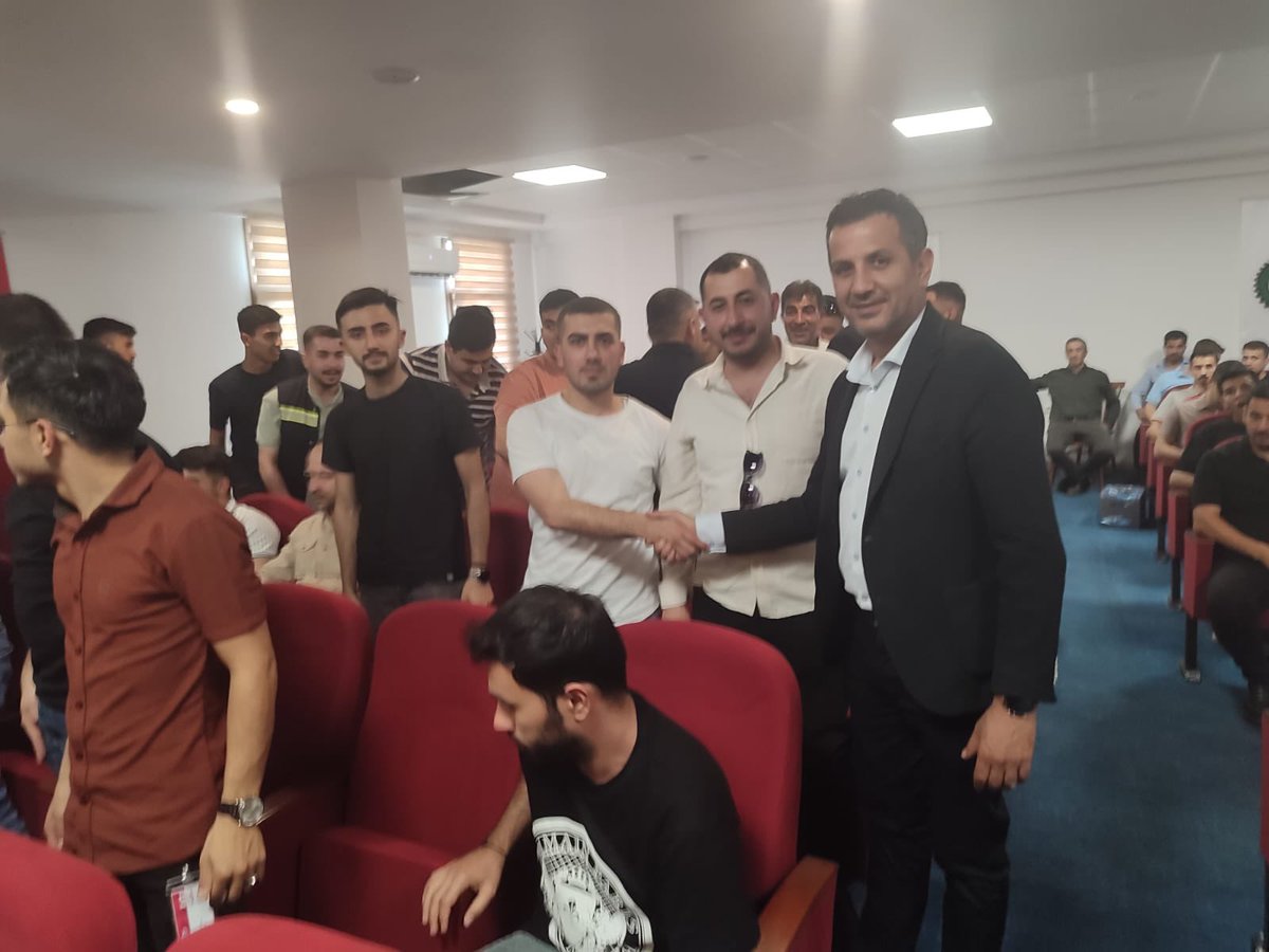 gkhanipekten's tweet photo. İsdemirden  emekçi kardeşlerimiz şubemizi ziyaret ettiler.Ziyaretimize gelen tüm emekçi kardeşlerimize çok teşekkür ederiz. https://t.co/TP1H19pkMb