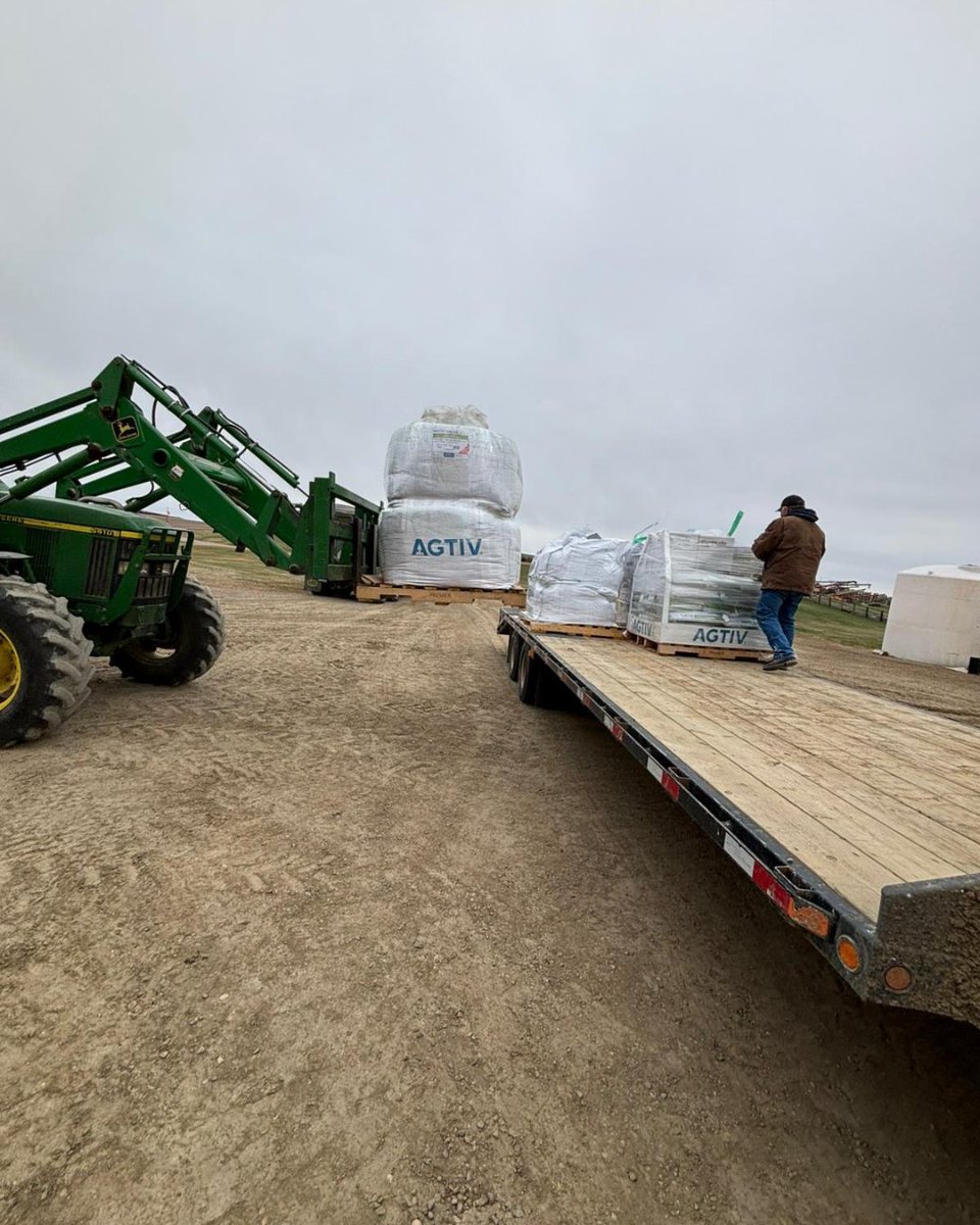 SWT's tweet photo. #Plant25 is here and our teamโs been busy loading up product and hitting the road getting everything out to farms as everyone gears up for seeding.
Weโre excited to kick off a new growing season!
#seeding #farmdelivery #southwestsask #saskag #albertaag https://t.co/4EexPDqZcJ