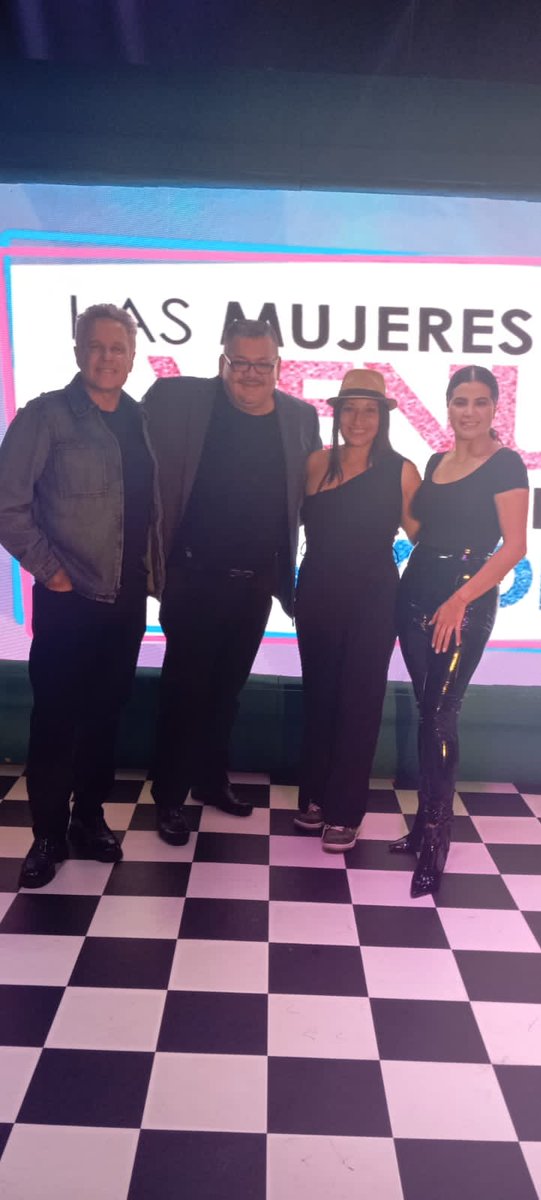 MAGO_CUI_SHOW's tweet photo. Muchísimas gracias por la invitación @venalteatroMX  simplemente extraordinaria obra la risa no paró durante toda la presentación https://t.co/DjNC4ziNdj