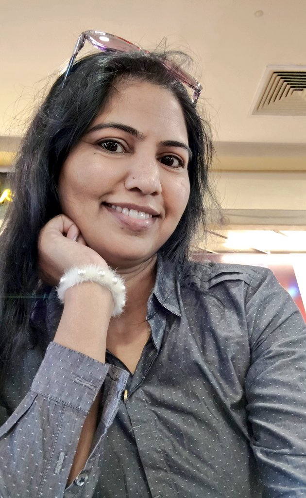 शब्-ए-हिज्राँ समेटे है किरन अब तीरगी फिर भी 
उजाला  उसकी यादों  का  मुझे महसूस  होता है

-किरण के.