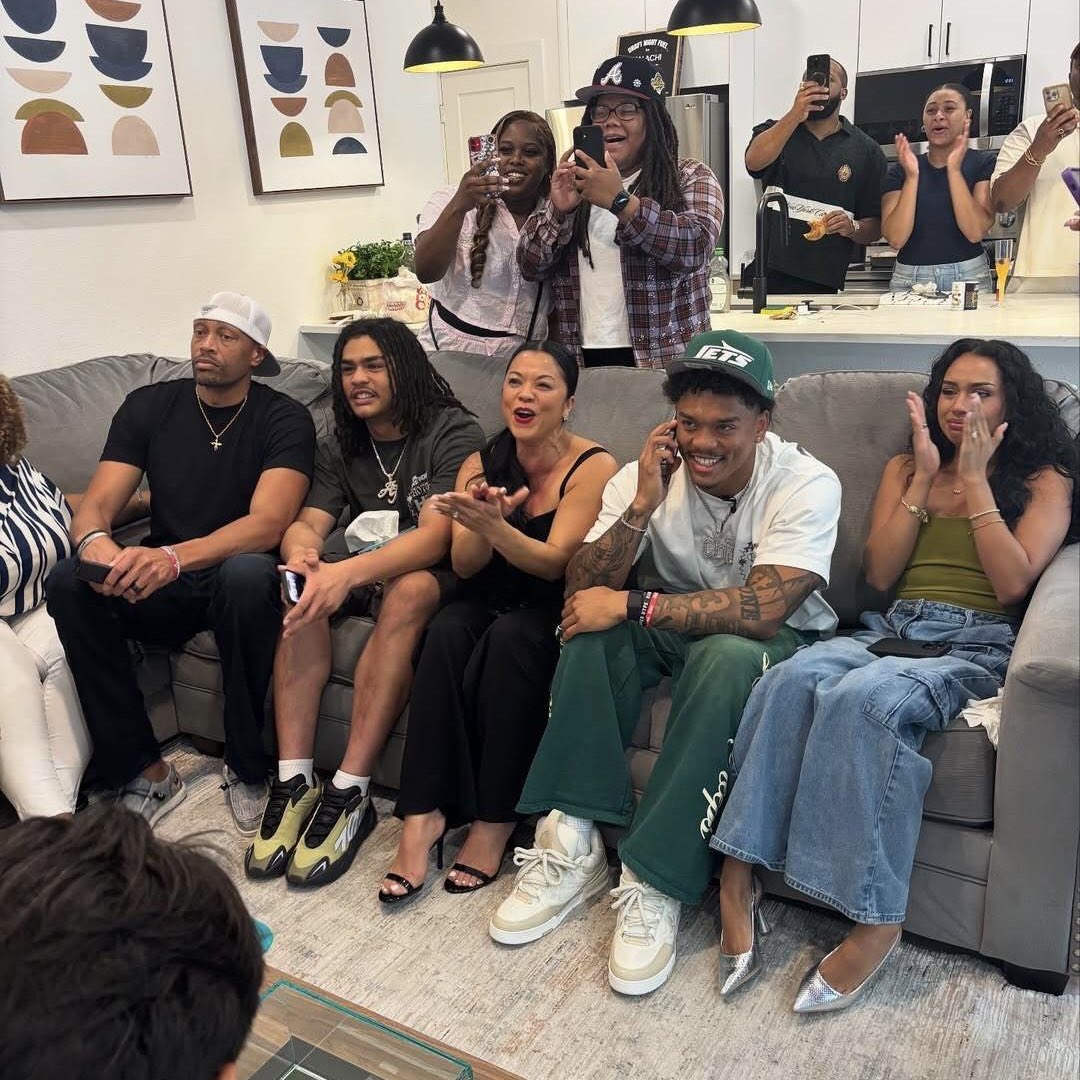 New York Jets (@nyjets) on Twitter photo last week vs. this week
congrats to <a href="/malachi_moore13/">Kinggchi👑</a> on both of these life-changing moments! 🥹 last week vs. this week
congrats to <a href="/malachi_moore13/">Kinggchi👑</a> on both of these life-changing moments! 🥹