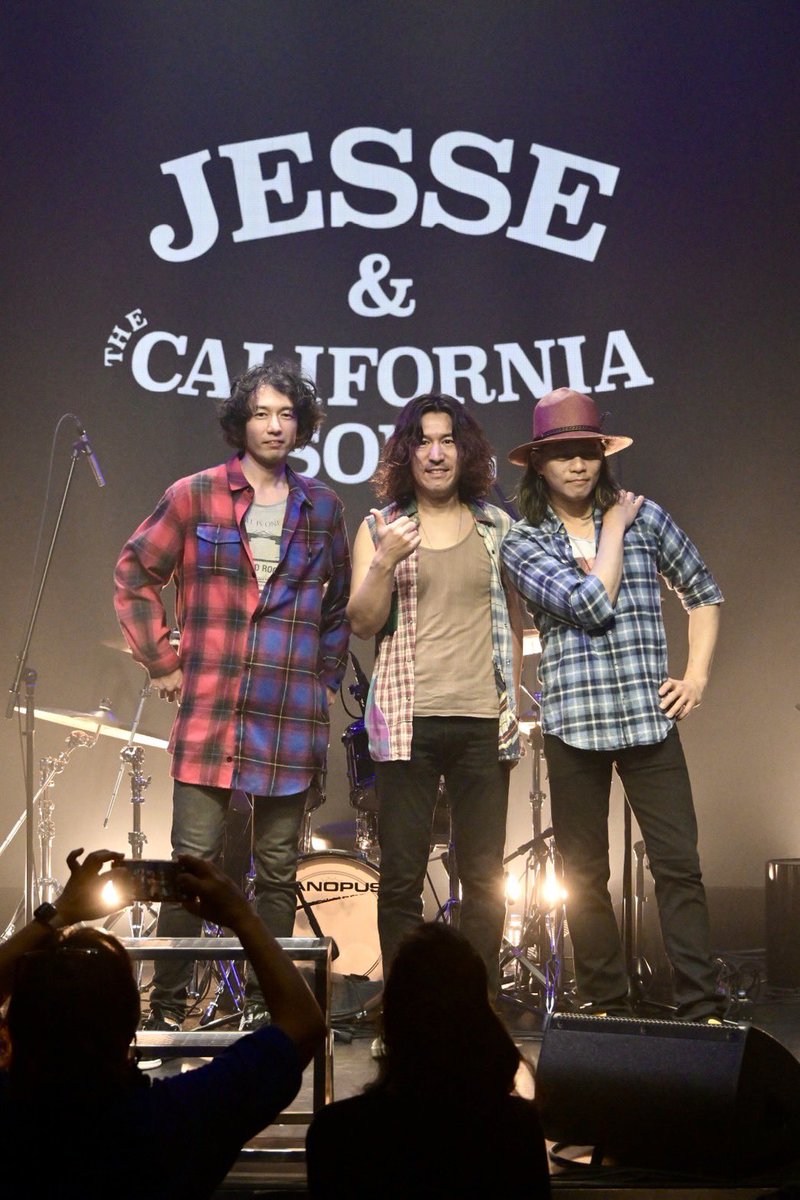 CaliforniaSoul3's tweet photo. 六本木チェッカーズ😁
もといJesse &amp;. California Soul Trio
@六本木GT LIVE TOKYO終了🎤🎸🥁
雨の中ご来場くださった皆様
GT LIVE TOKYOのスタッフの皆様
そしてヒカルくんに岳ちゃん
本当にありがとうございました！！

Photo by Koichi Morishima https://t.co/LrmyRSFMbS