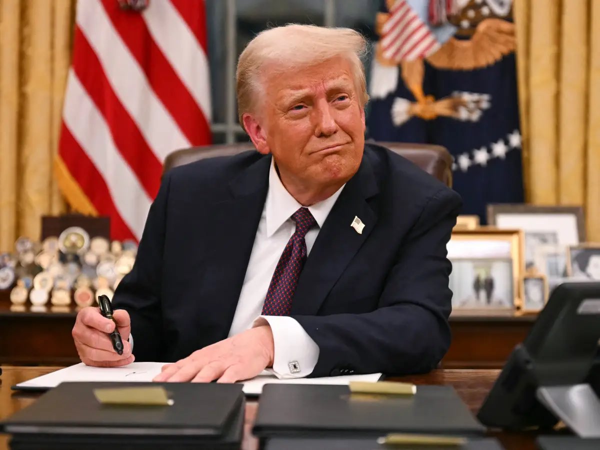 Bl0ckchainsage's tweet photo. BREAKING 🚨

Donald Trump to launch a new crypto token, $WLFI, tied to his company "World Liberty Financial" in the next 2 weeks.

I posted $TRUMP at $0.69 and it reached $75 (108x gain) and i’ll be the first to post his next coin. https://t.co/OBdF2RvpES