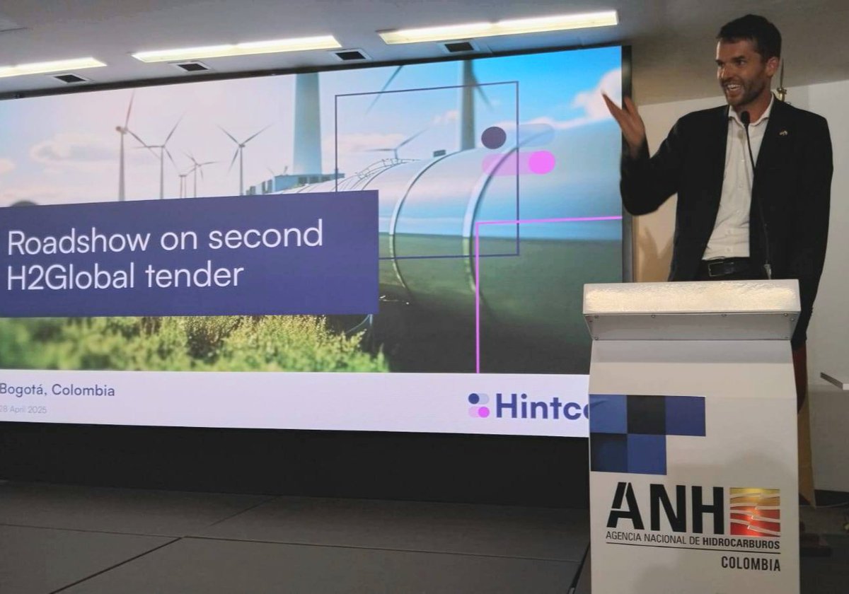 EmbAlemaniaCOL's tweet photo. Exportación de hidrógeno de bajas emisiones y derivados hacia 🇩🇪 ofrece beneficios mutuos.
Hoy #Hintco presenta la segunda subasta de #H2Global que, con apoyo 🇩🇪, asegura precios competitivos y estables para productores. Incluye lote regional específico para Sudamérica y Oceanía! https://t.co/eCZTp5irvf