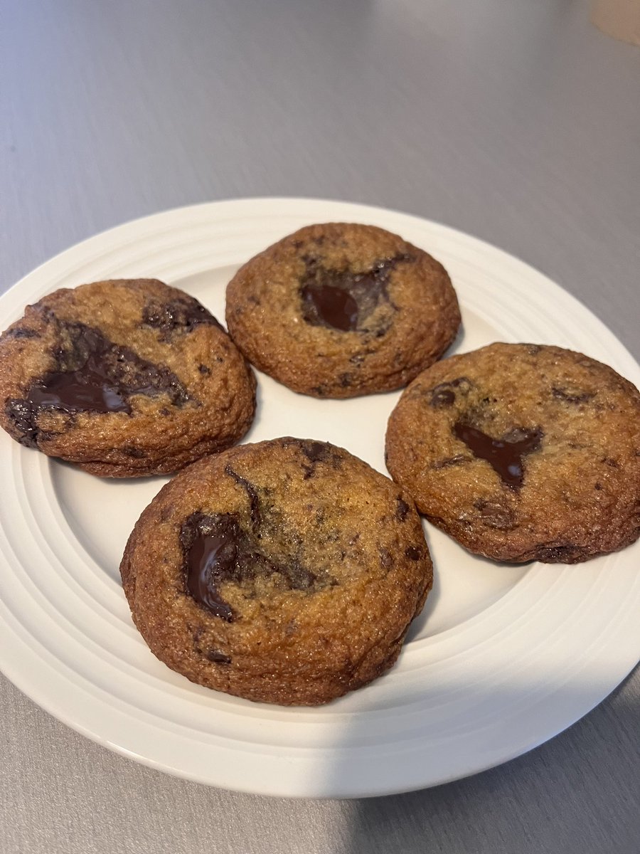nmesoma____'s tweet photo. Things I made this week (April 21 -April 27)

-Cinnamon raisin bread for the household 

-Brown butter chocolate chip cookies for church ( using an old picture because I forgot the take a pic of the ones I made on Sunday 🥸) https://t.co/xbtryEizeu