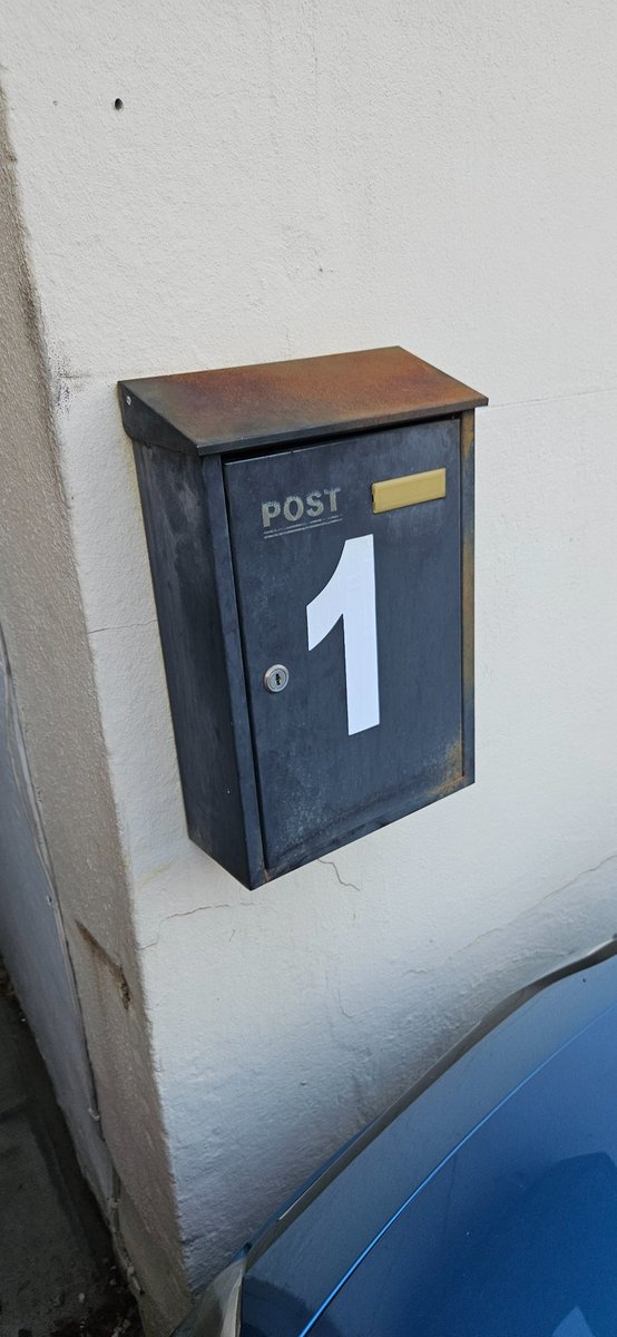 C__Stevenson's tweet photo. Hi @TWlibdems, Do you guys not know how to use a letterbox?

#TunbridgeWells https://t.co/Y3G9SyDY7Q