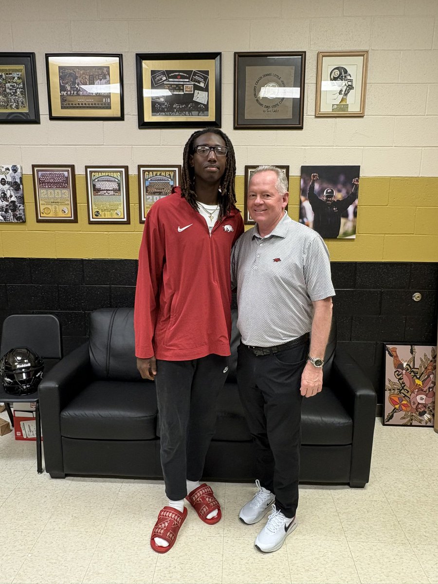 #AGTG REALLY APPRECIATE <a href="/CoachBPetrino/">Bobby Petrino</a> STOPPING BY TODAY!
#WOOPIG🐗❤️