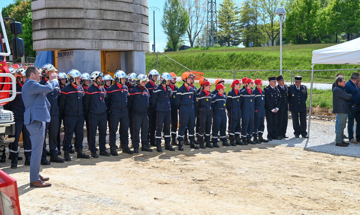 #Pose1erePierre 
#Centred’IncendieetdeSecours
🏗️Pose de la 1ère pierre du futur centre d’incendie et de secours #CIS de Pierre Buffiere en présence de nombreux élus, des sapeurs #pompiers et #JSP du CIS. <a href="/Prefet87/">Préfet de la Haute-Vienne</a>