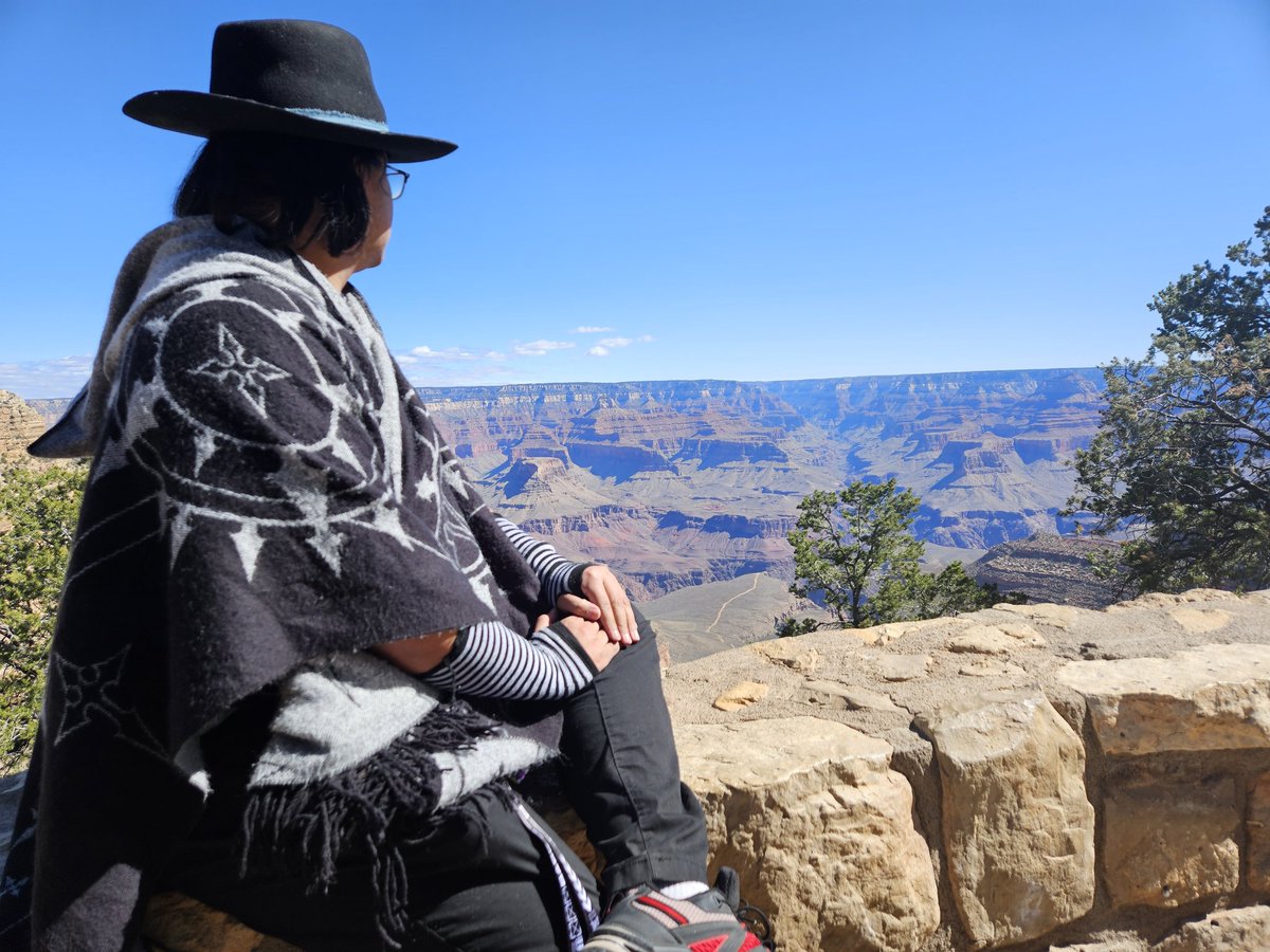 The Grand Canyon was such a nice experience yesterday and today (beside the goddamn cold weather, didn't expect to be that cold)
But got a lot of Inspiration for my Art and hopefuly it killed my artblock, once i'm back home in Switzerland