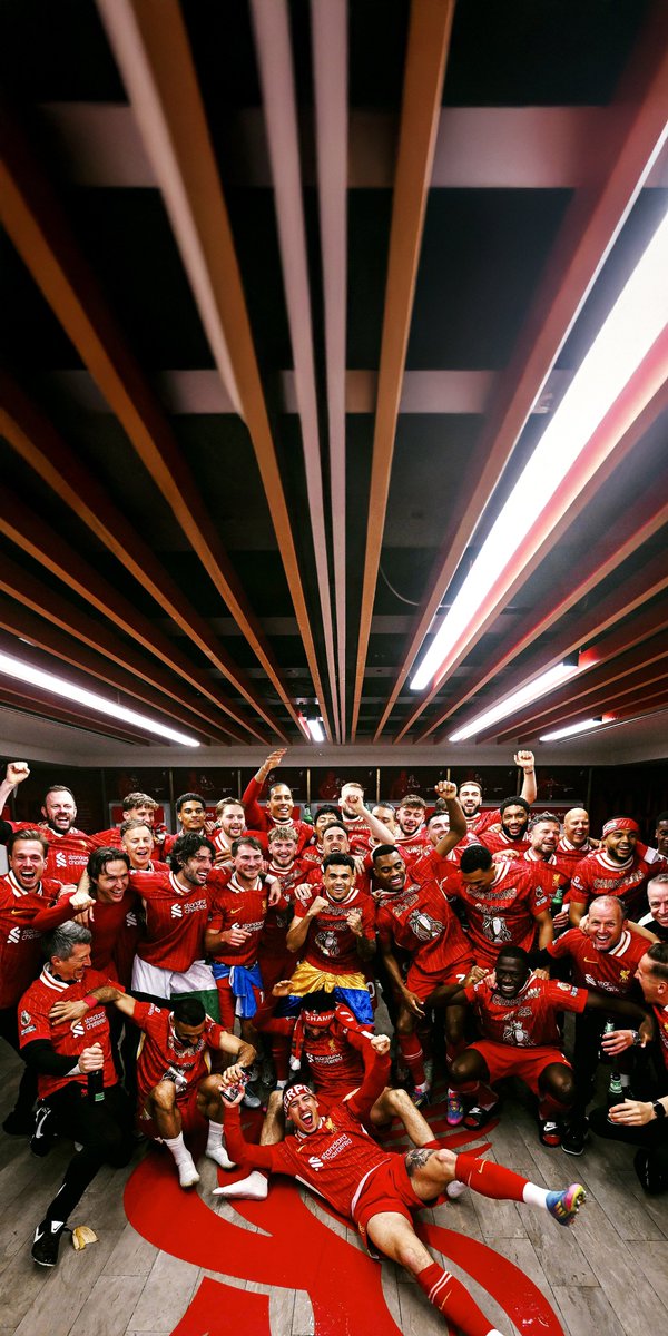 CalvesLikeShaq's tweet photo. Changing room vibes https://t.co/hCzvVycfSd