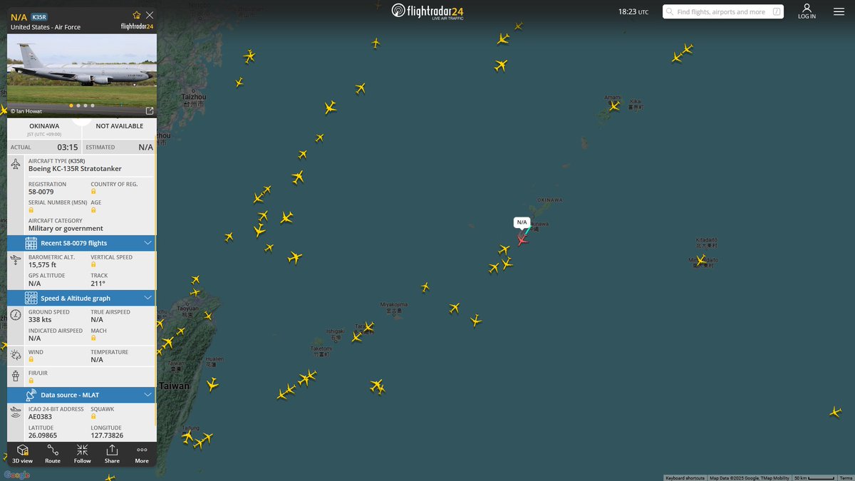 AIYeyENGDdJkjTr's tweet image. Apr. 29, 2025
#Okinawa Kadena Air Base ==&amp;gt;

#NoCALLSIGN #AE01D7 USAF RC-135S Cobra Ball 

Refueling
#NoCALLSIGN #AE0383 USAF KC-135R Stratotanker