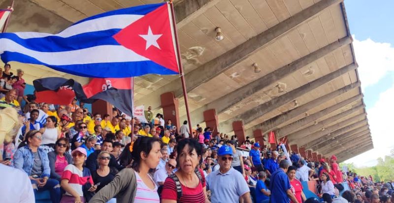 escambraycu's tweet photo. Desfile por el #1Mayo será una fiesta de pueblo en #SanctiSpíritusEnMarcha

En la plenaria se instó a engalanar los centros de trabajo y de estudio y a participar con la familia en esta celebración bajo el lema #PorCubaJuntosCreamos

https://t.co/pqY2n53qbp https://t.co/j0oJ9fJS23