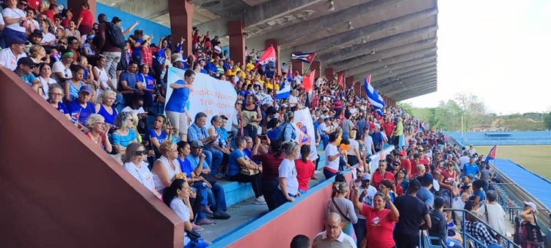 escambraycu's tweet photo. Desfile por el #1Mayo será una fiesta de pueblo en #SanctiSpíritusEnMarcha

En la plenaria se instó a engalanar los centros de trabajo y de estudio y a participar con la familia en esta celebración bajo el lema #PorCubaJuntosCreamos

https://t.co/pqY2n53qbp https://t.co/j0oJ9fJS23